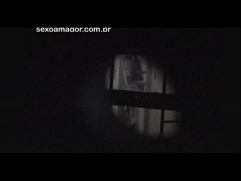 ❤️ Blondie bakal diam-diam videotaped dening tetanggan voyeur umpetaken konco bricks kothong Porno ing kita